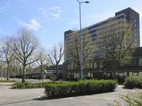 907485 Gezicht op het voormalige, leegstaande ziekenhuis Overvecht (Paranadreef 2) te Utrecht, dat gesloopt gaat worden.